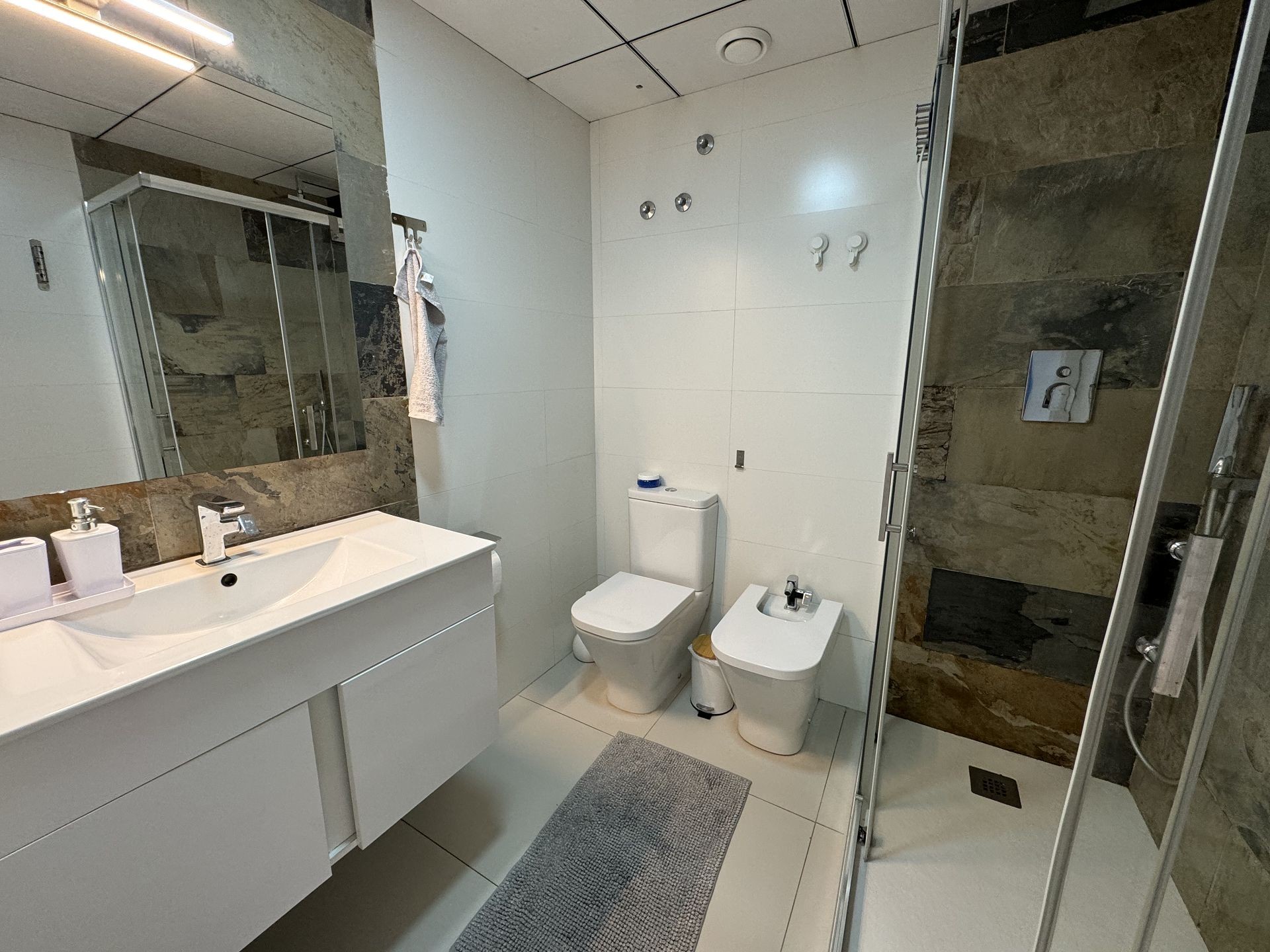 Master bedroom in apartment for sale in Torrevieja