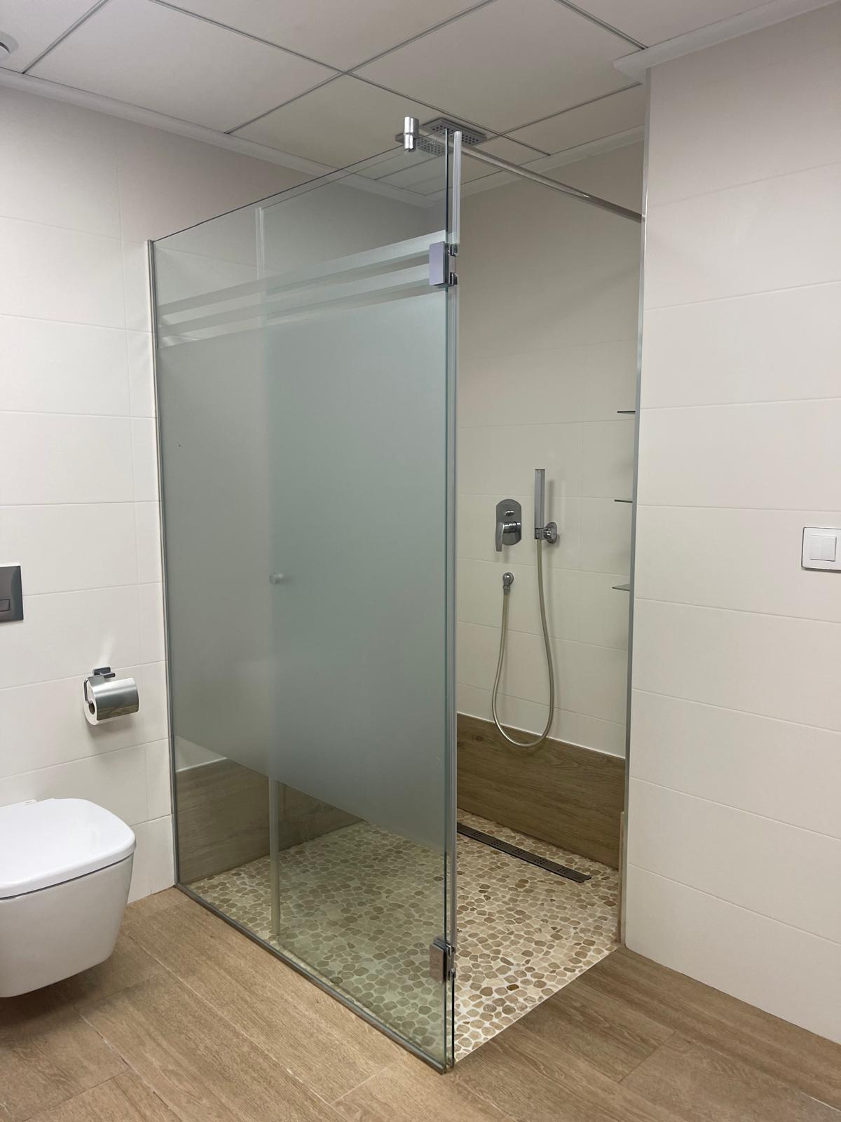 Bathroom in villa for sale in San Miguel de Salinas