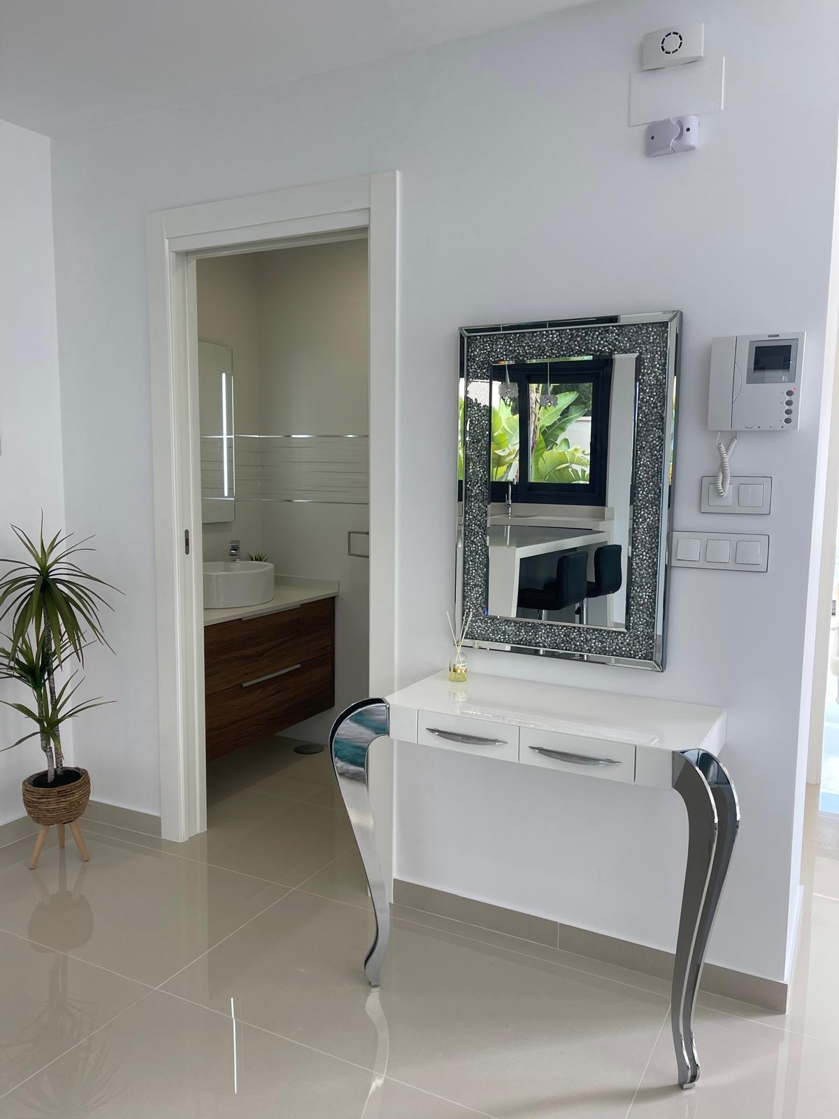 Garden in villa for sale in San Miguel de Salinas