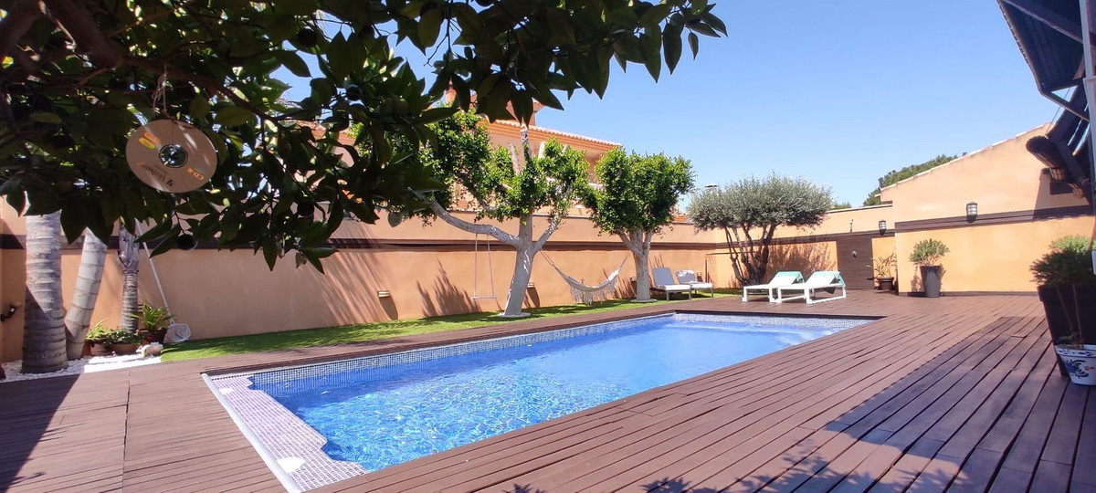 Garden in villa for sale in San Javier