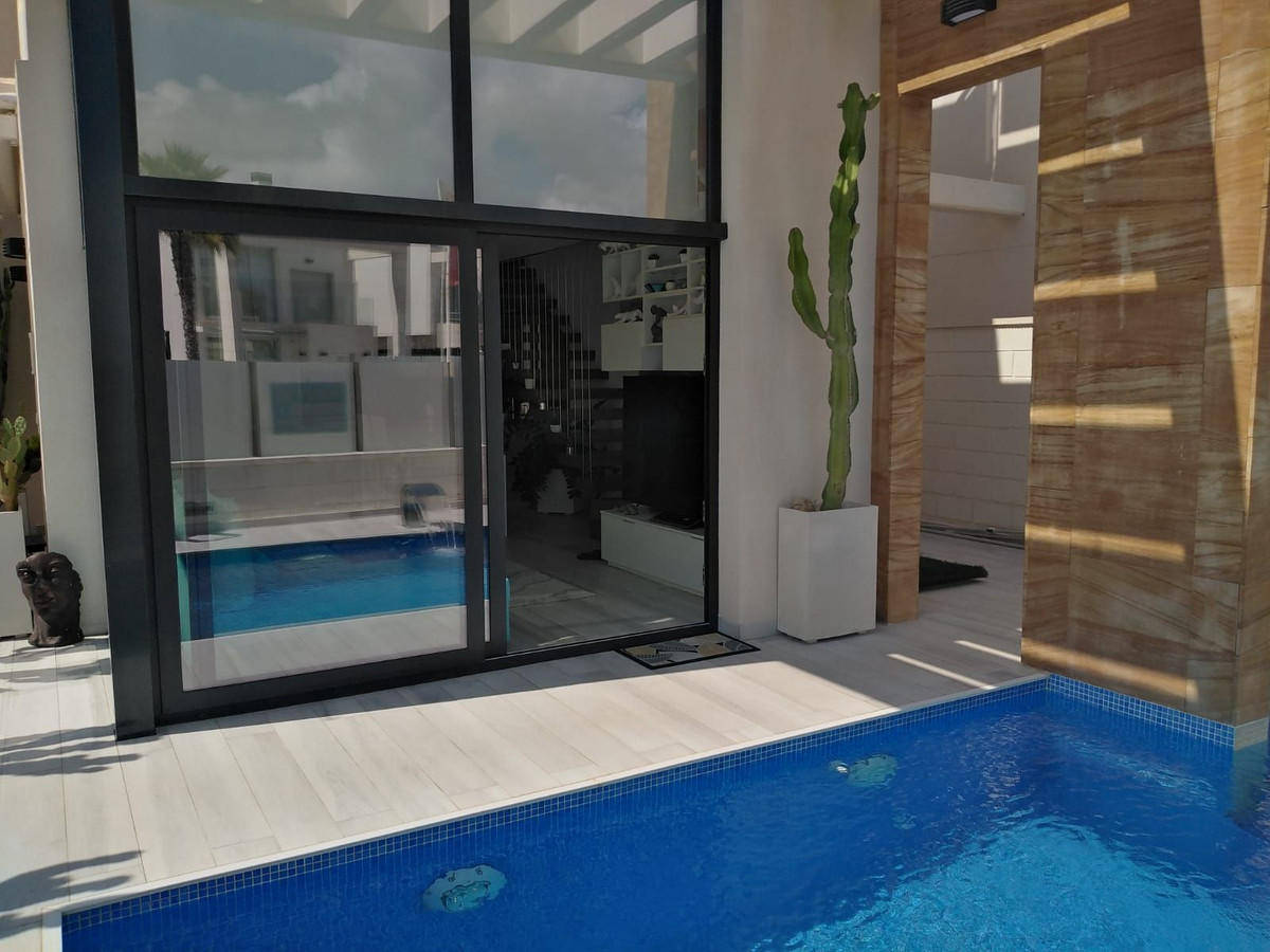 Bedroom in villa for sale in Orihuela Costa