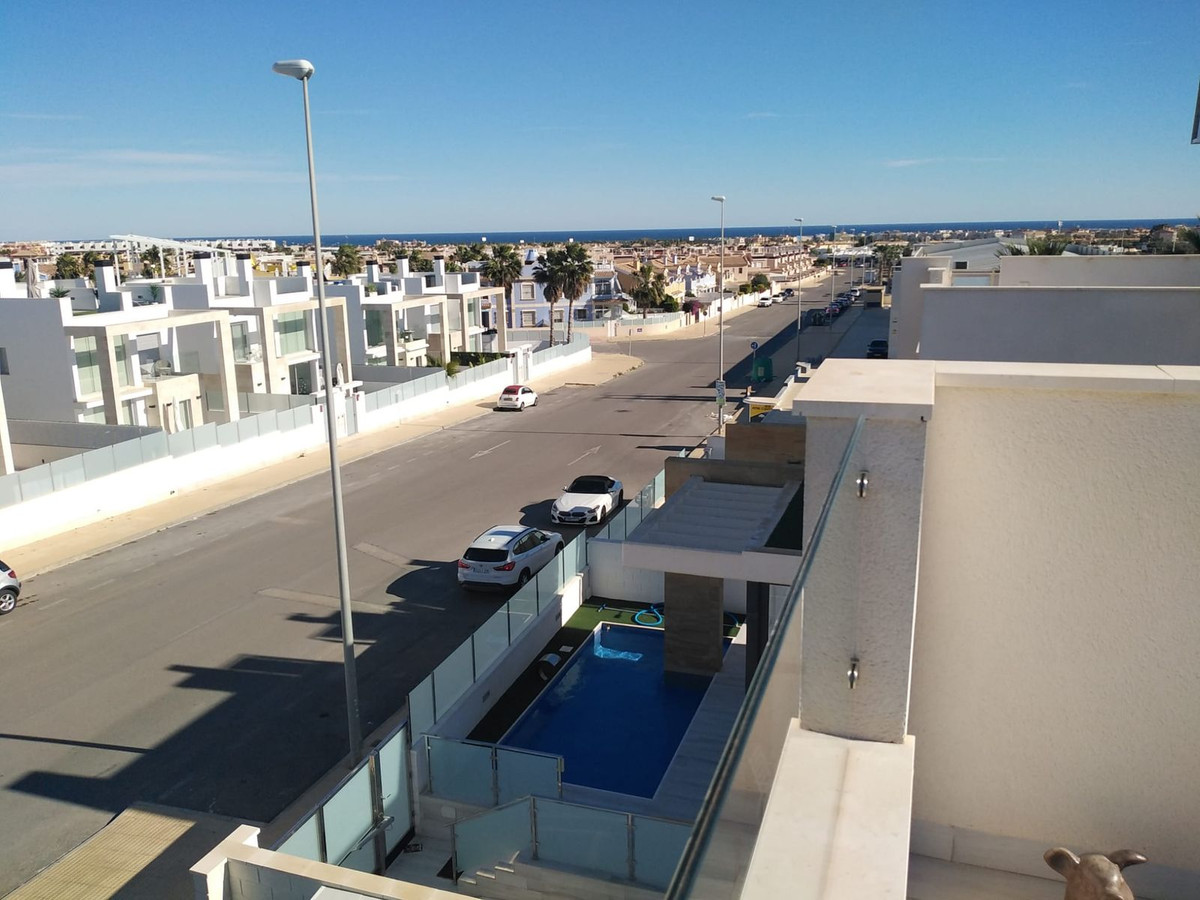 Garden in villa for sale in Orihuela Costa
