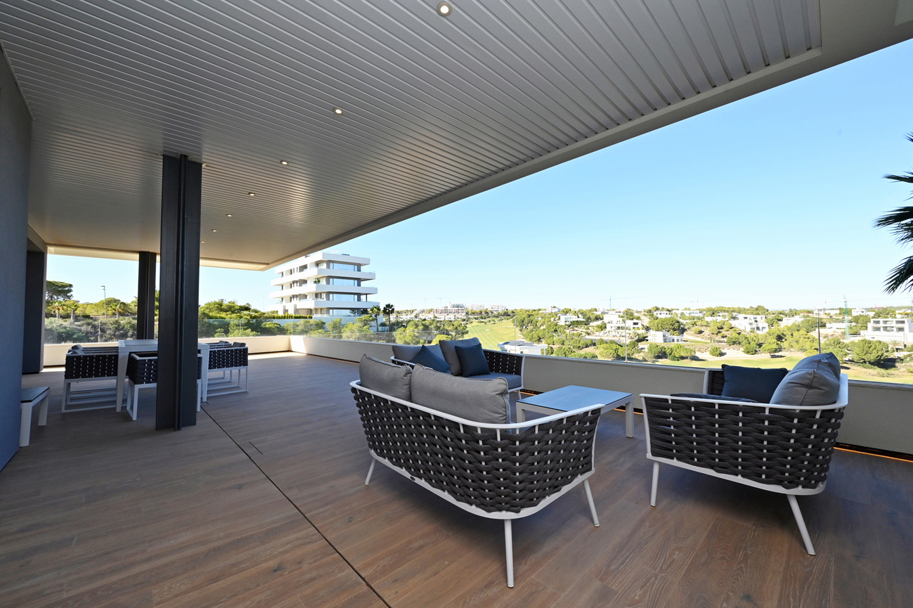 Bedroom in apartment for sale in Las Colinas Golf