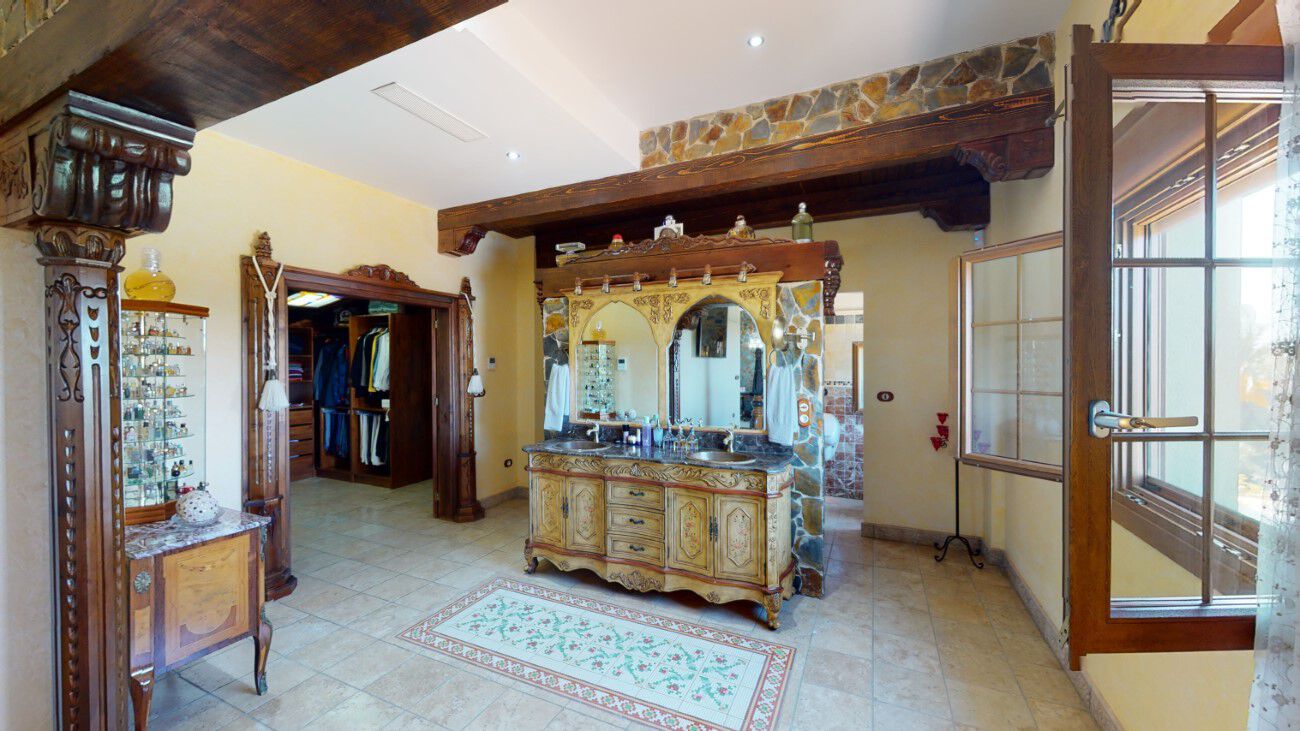 Bedroom in villa for sale in Almoradi