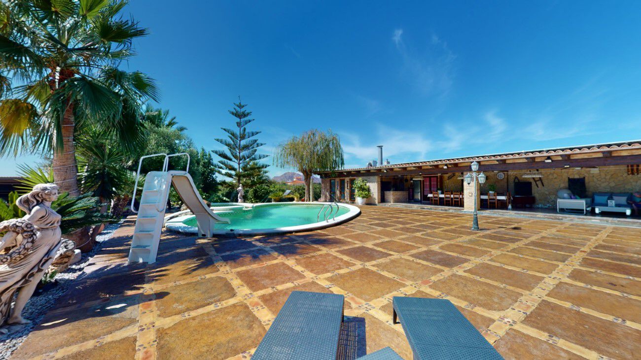 Pool area in villa for sale in Almoradi