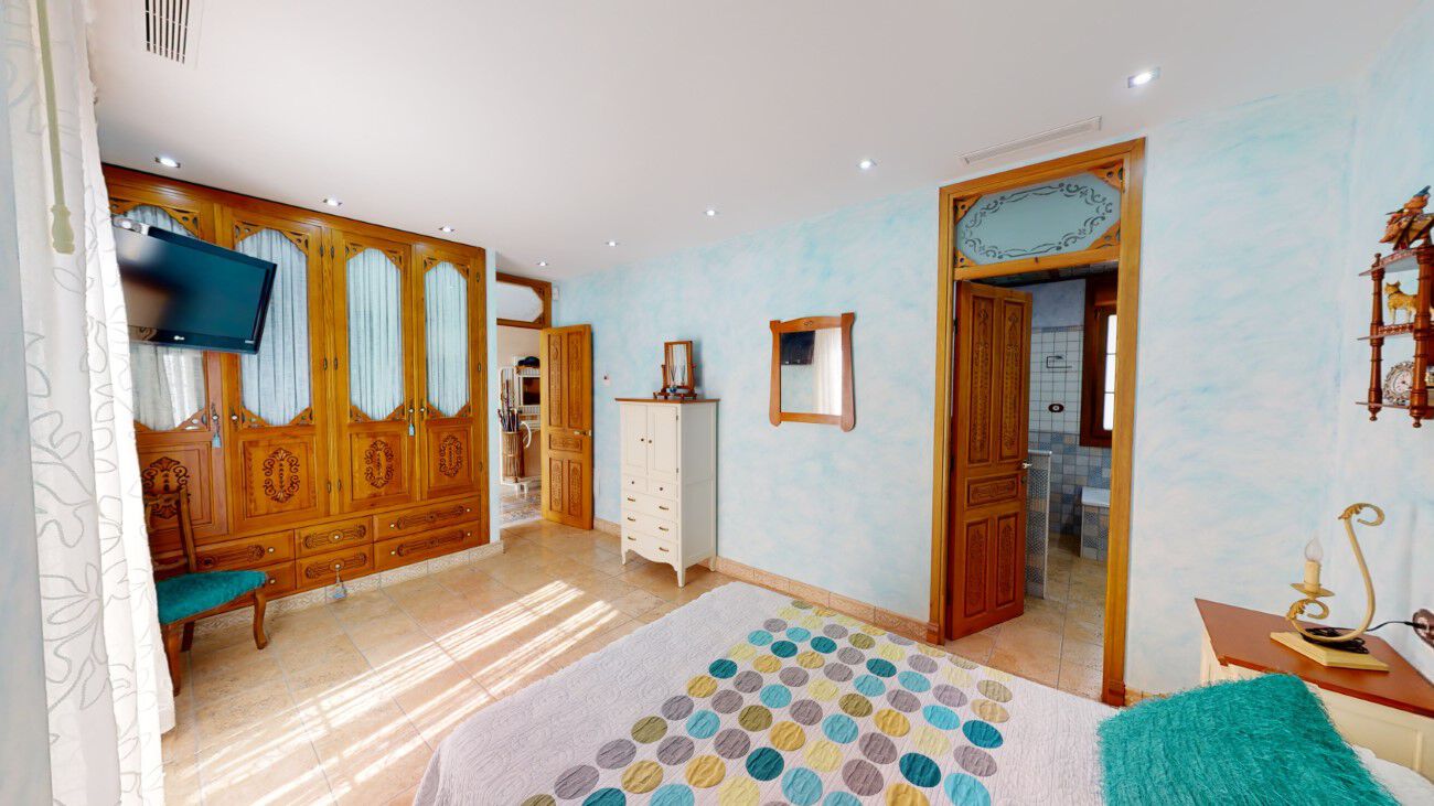 Bedroom in villa for sale in Almoradi
