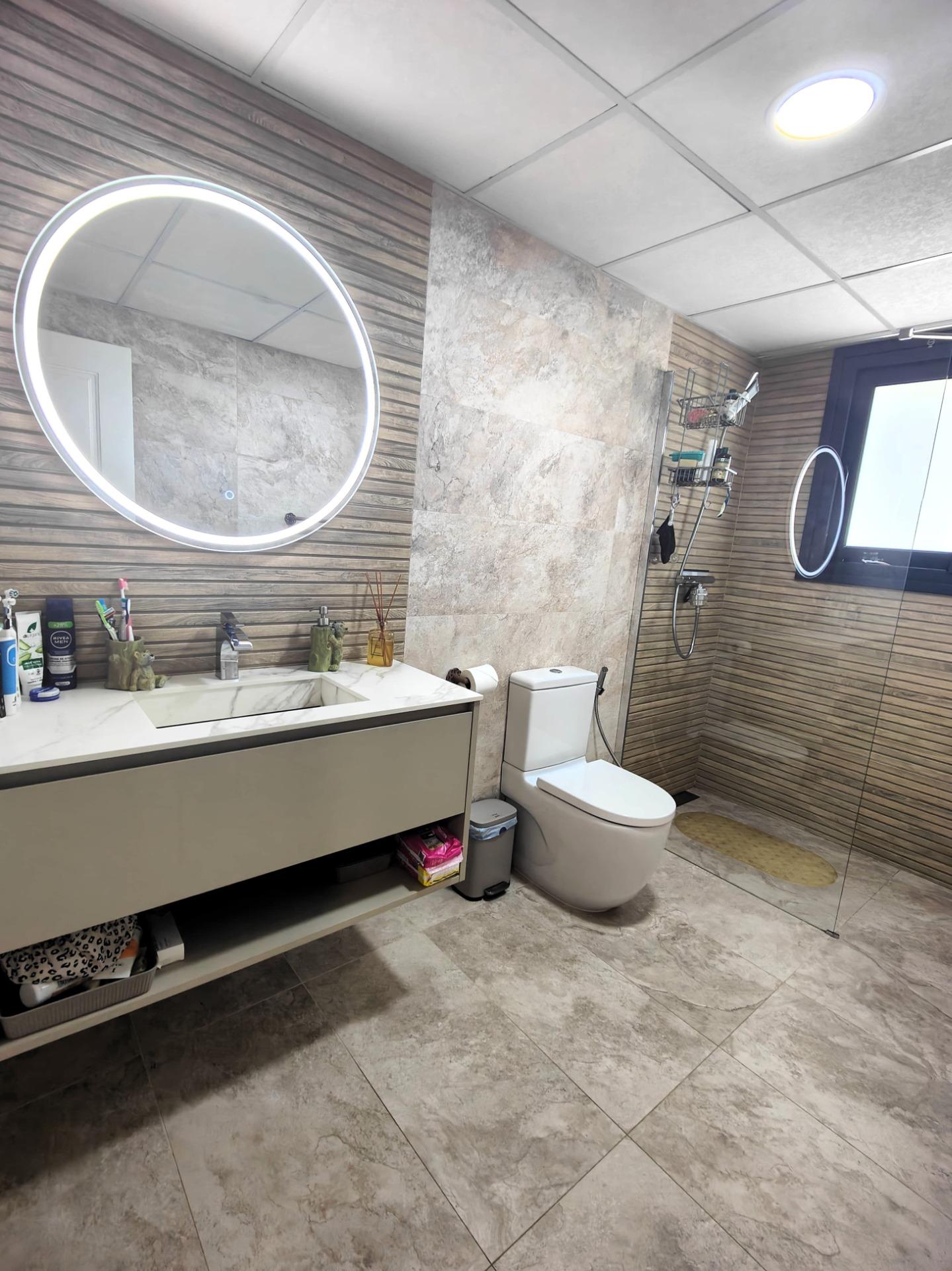 Bathroom in villa for sale in Cabo Roig