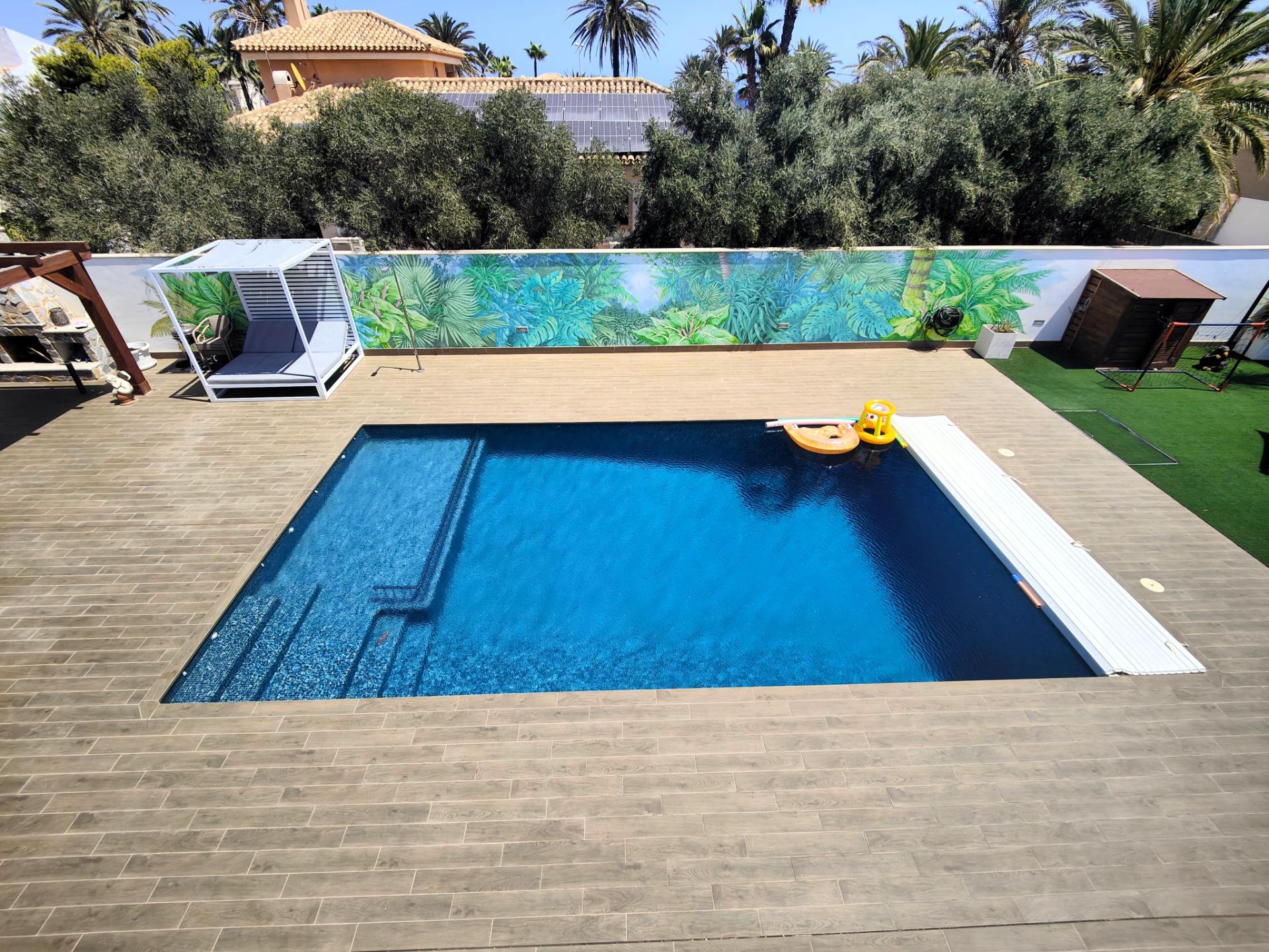 Bedroom in villa for sale in Cabo Roig