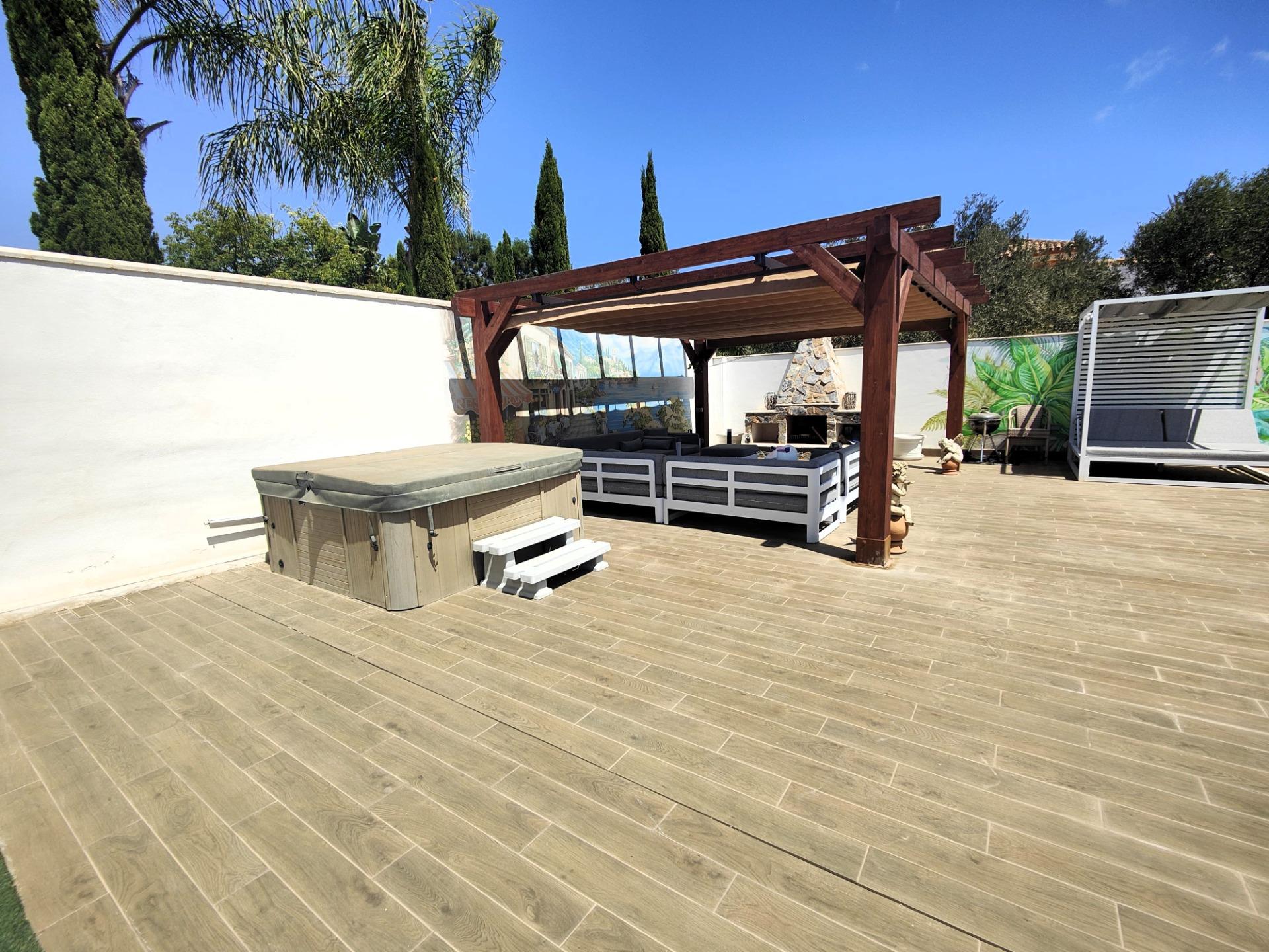 Dining area in villa for sale in Cabo Roig