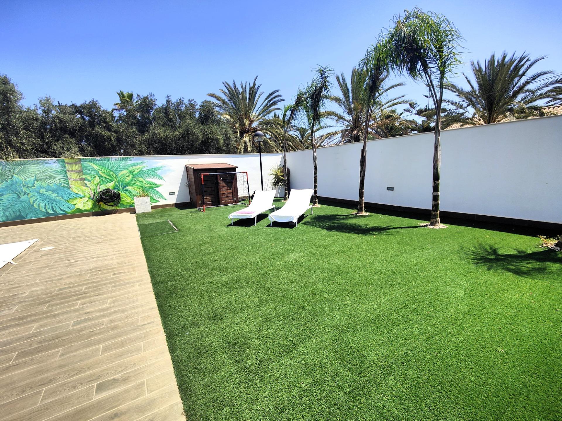 Bedroom in villa for sale in Cabo Roig