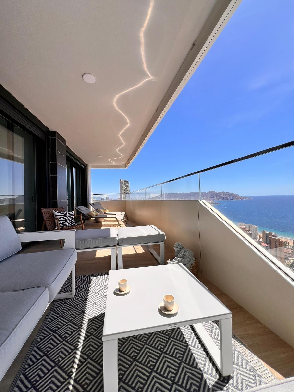 Bedroom in apartment for sale in Benidorm