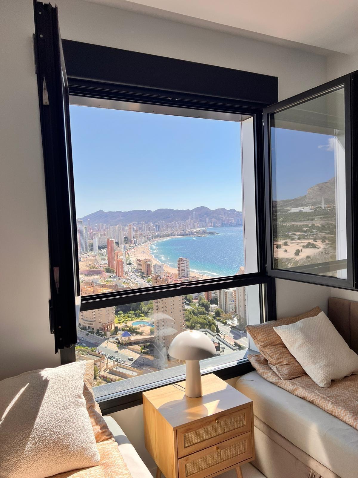 Bedrooms: 3, Bathrooms: 2, Apartment in Benidorm, Alicante, Spain