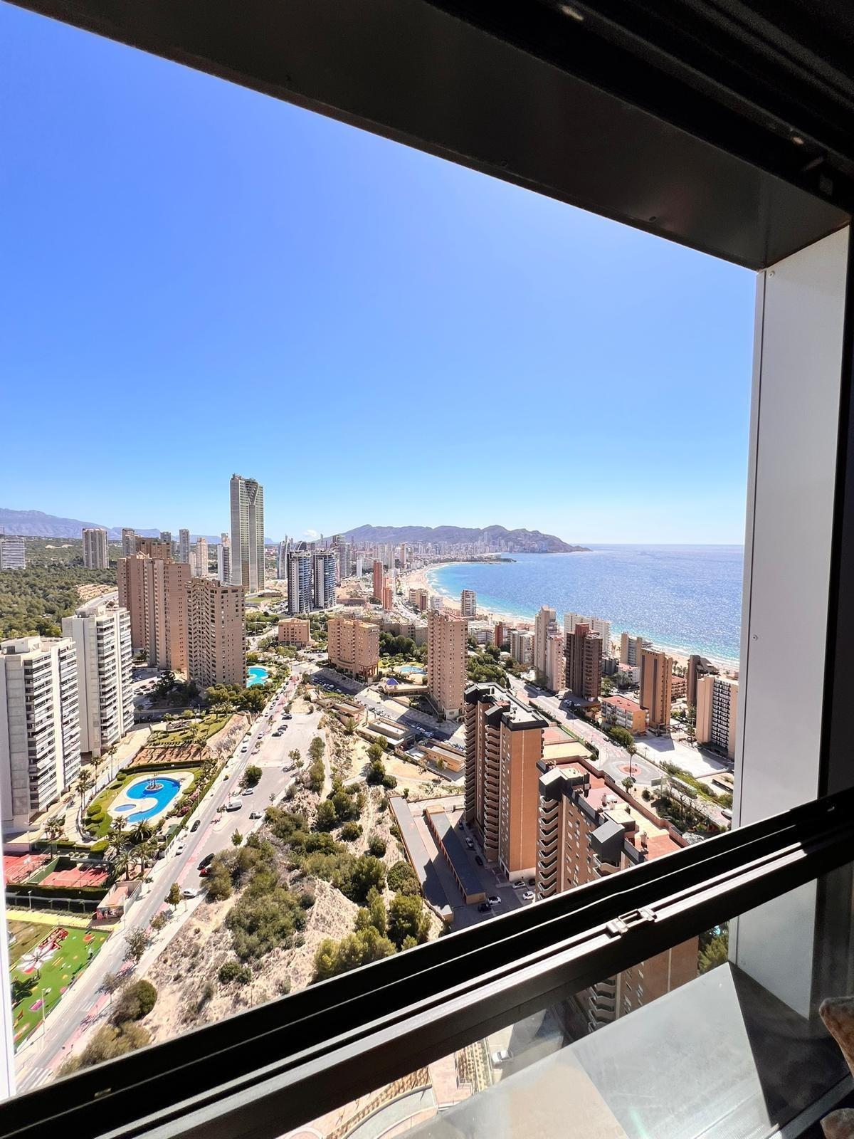 Bedrooms: 3, Bathrooms: 2, Apartment in Benidorm, Alicante, Spain