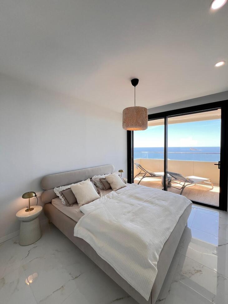 Bedroom in apartment for sale in Benidorm