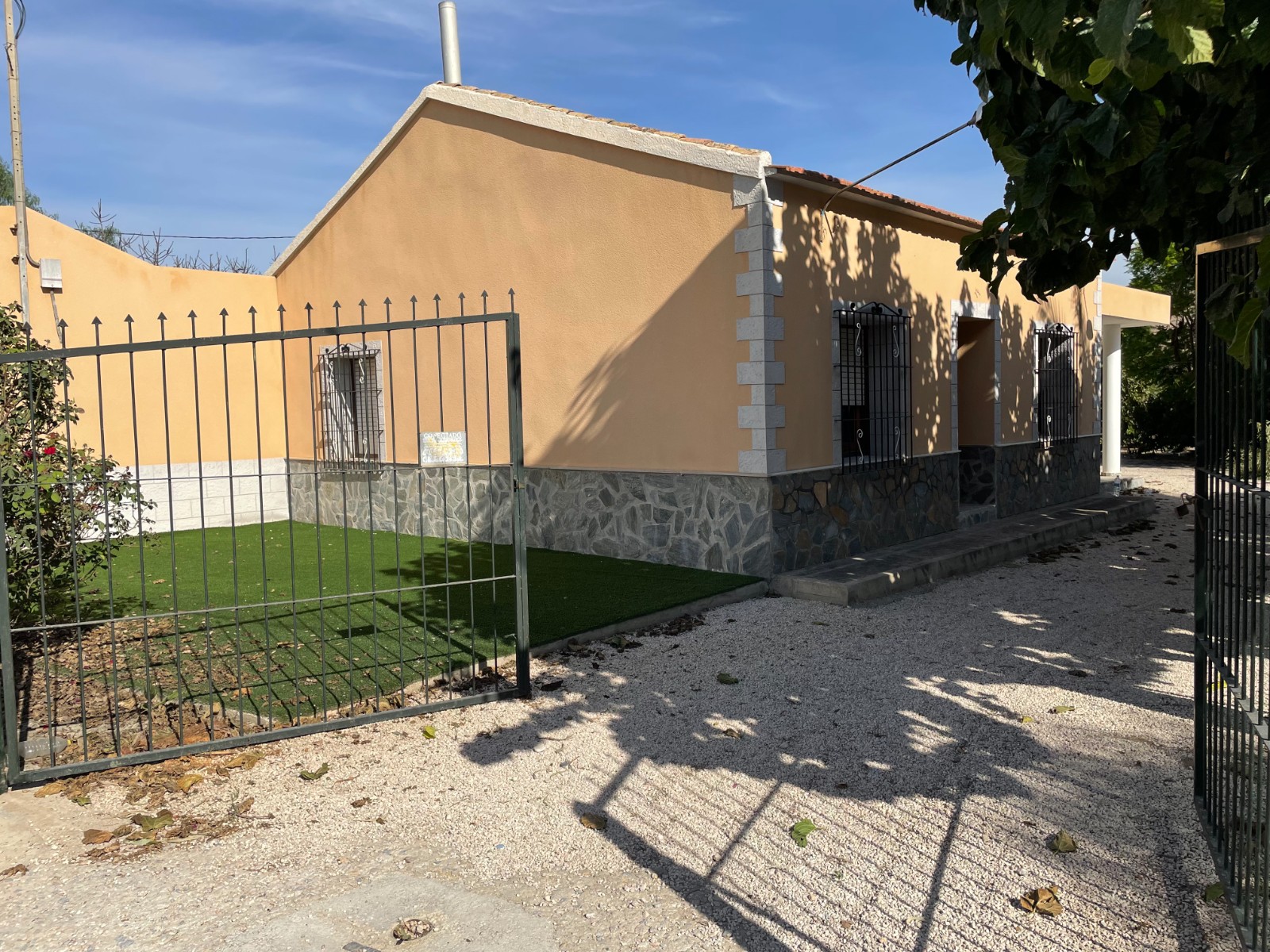 Garden in villa for sale in Redovan