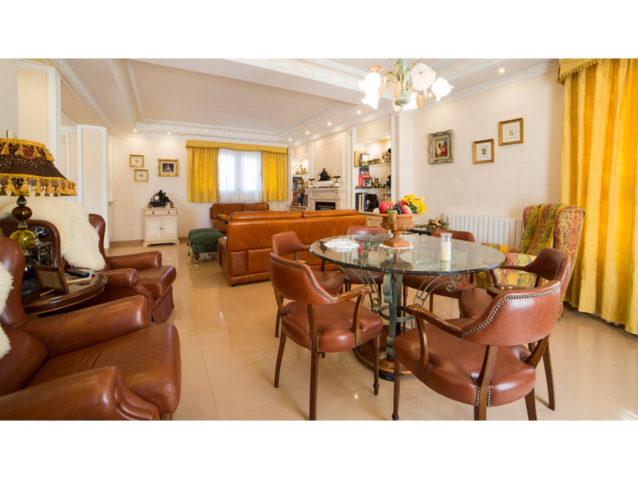 Pool area in villa for sale in Yecla