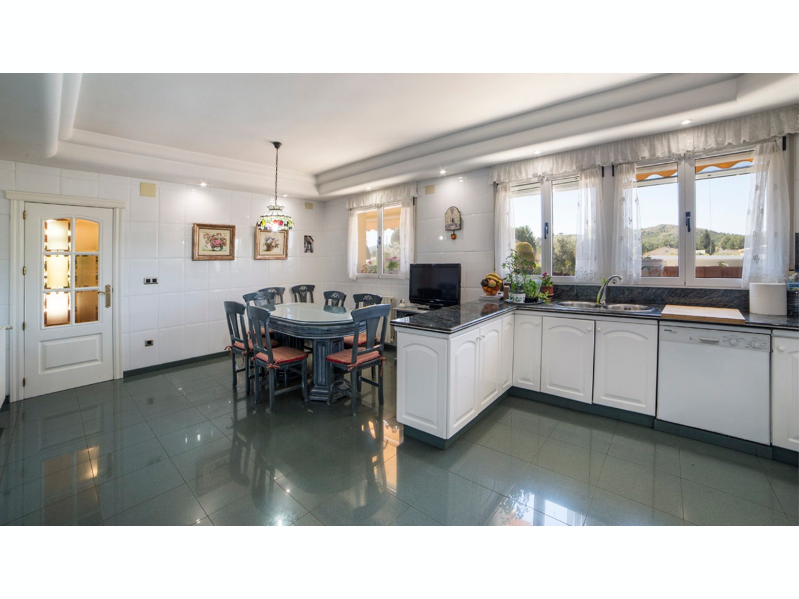 Bedroom in villa for sale in Yecla