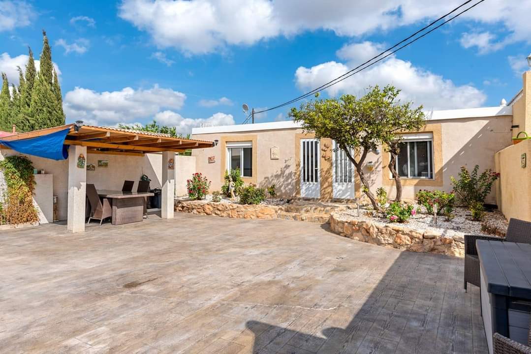 Pool area in finca for sale in Los Montesinos