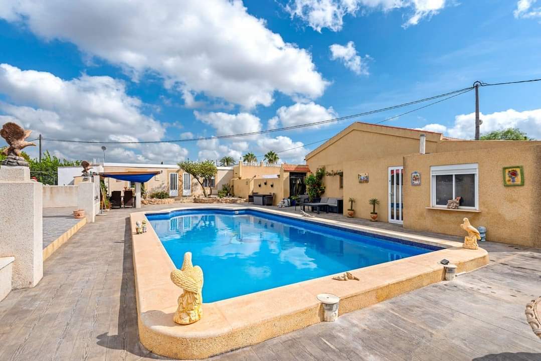 Dining area in finca for sale in Los Montesinos