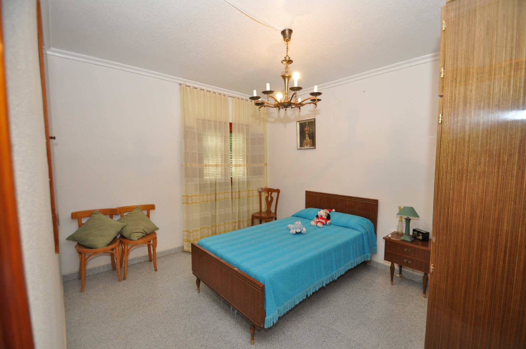 Pool area in villa for sale in Yecla
