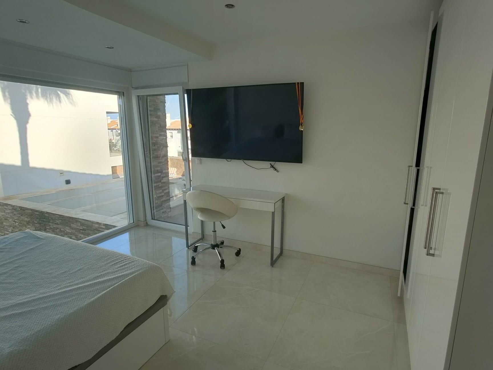 Bedroom in villa for sale in Orihuela Costa
