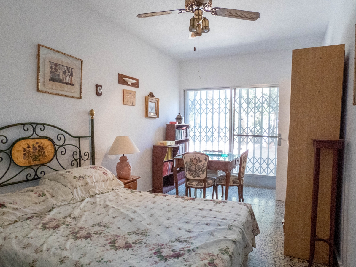 Master bedroom in villa for sale in Dehesa de Campoamor
