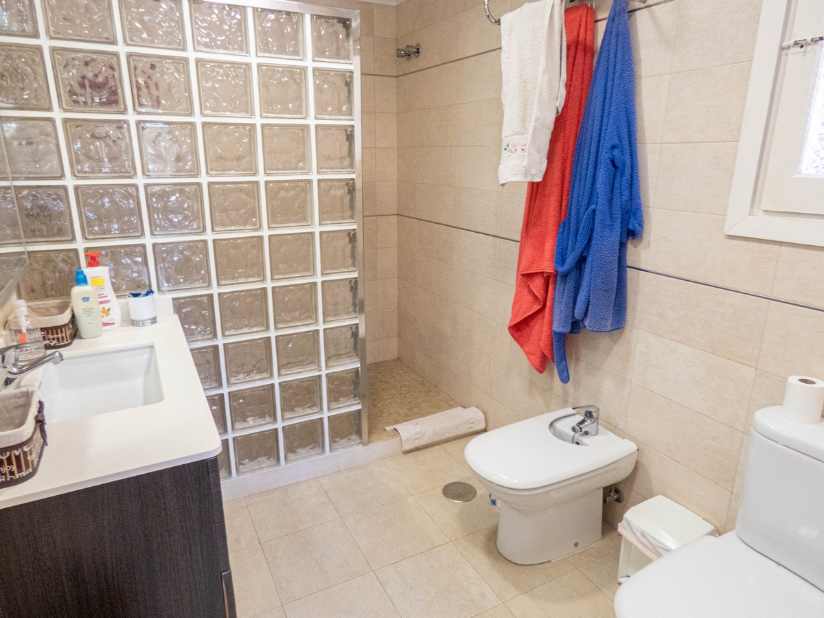 Kitchen in villa for sale in Dehesa de Campoamor