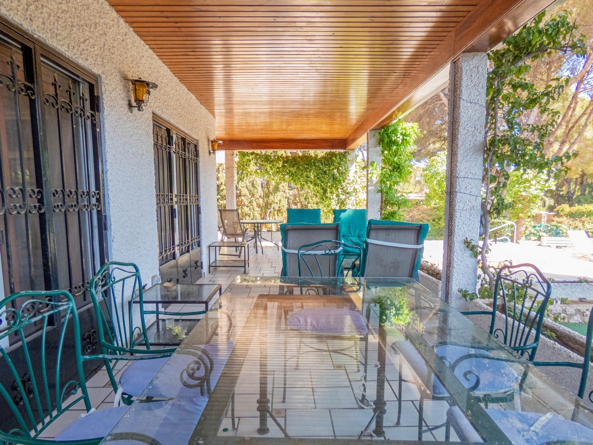 Master bedroom in villa for sale in Dehesa de Campoamor