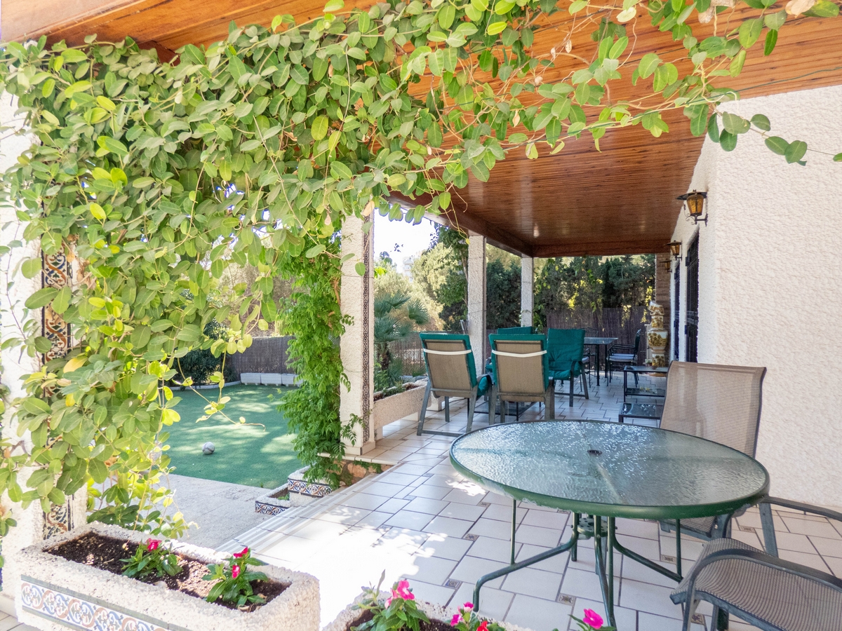 Terrace in villa for sale in Dehesa de Campoamor