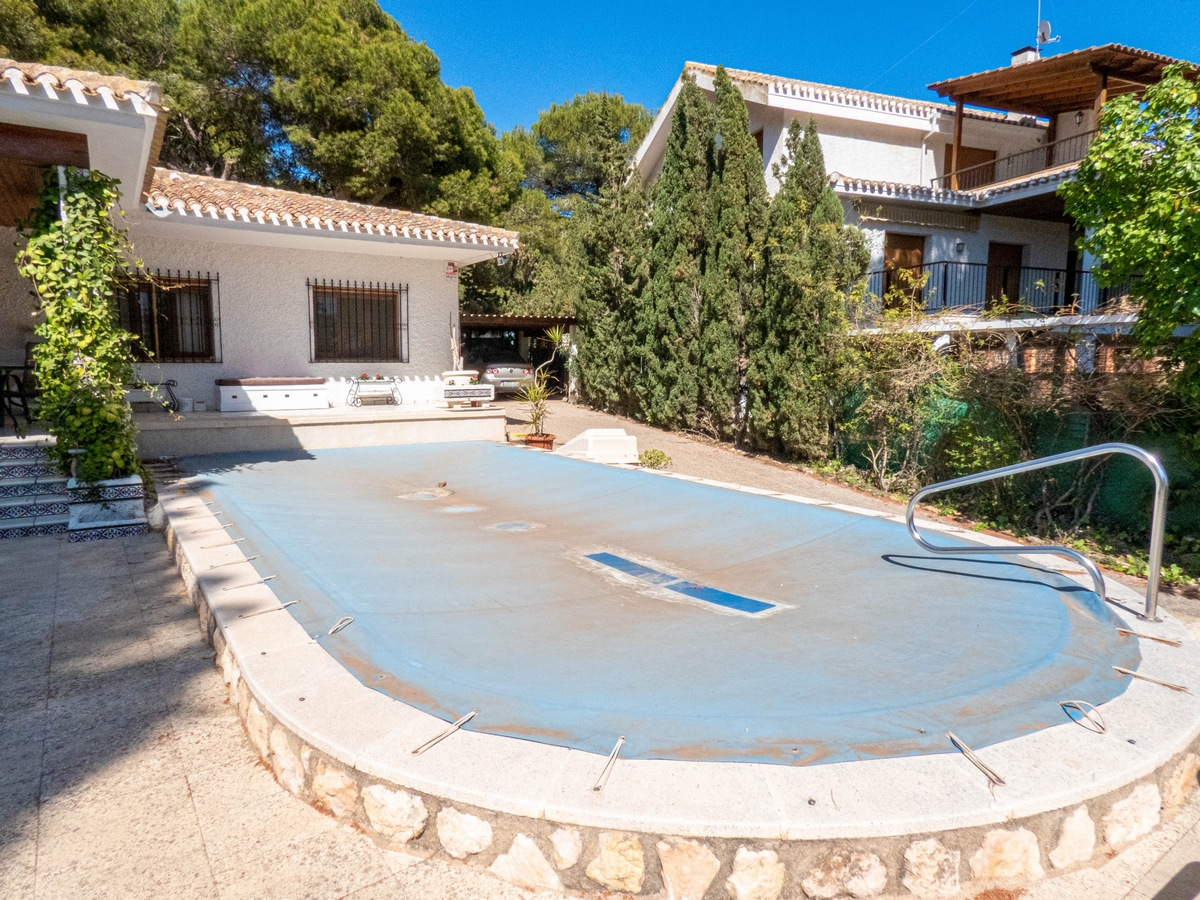 Garden in villa for sale in Dehesa de Campoamor