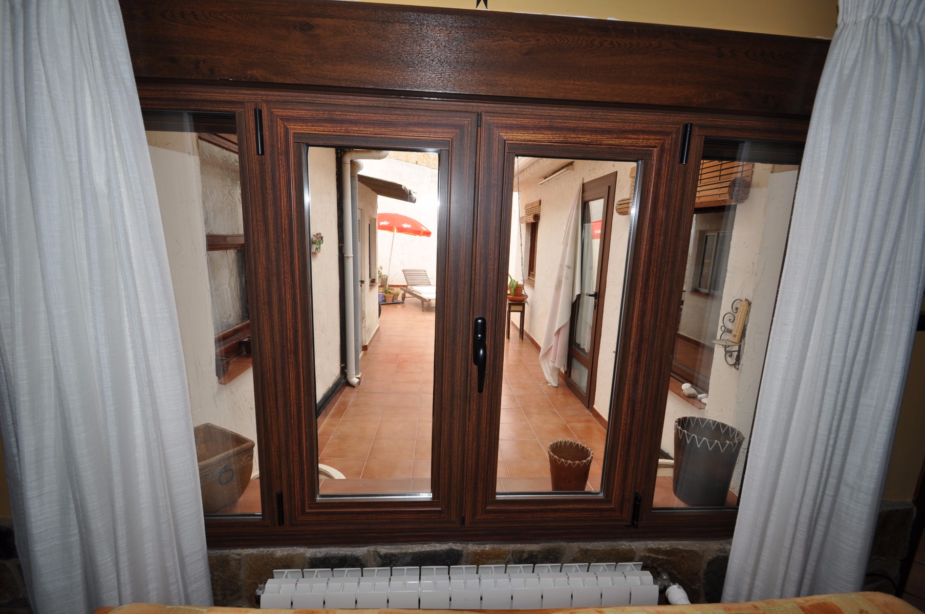 Master bedroom in terraced for sale in Chinorlet
