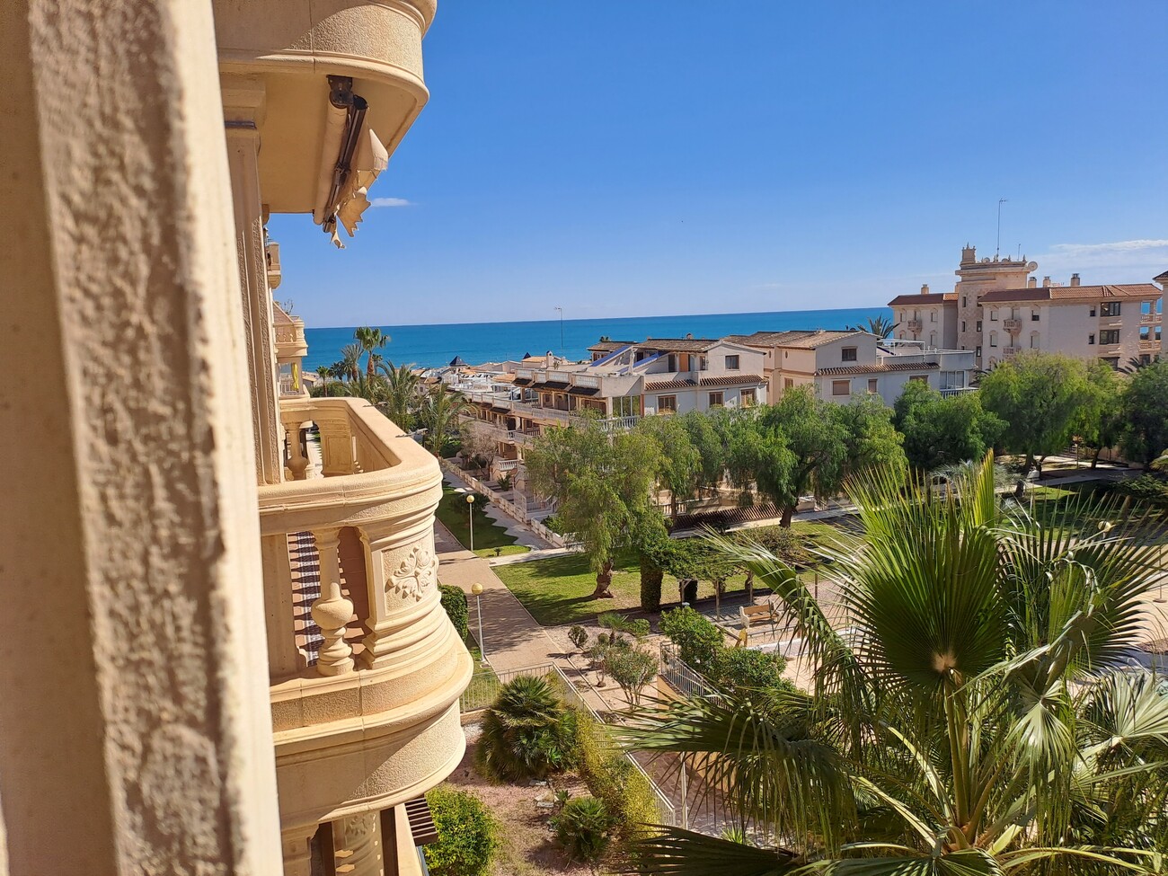 Pool area in apartment for sale in Guardamar del Segura
