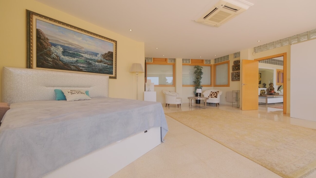 Master bedroom in villa for sale in Callosa D'en Sarria