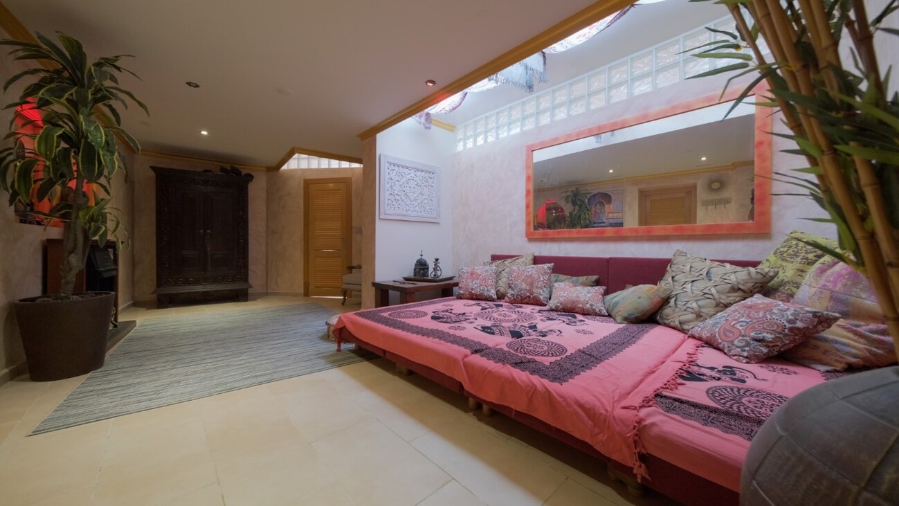 Bedroom in villa for sale in Callosa D'en Sarria