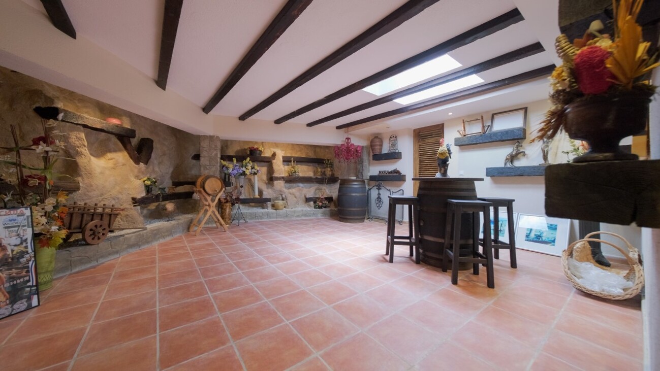 Garden in villa for sale in Callosa D'en Sarria