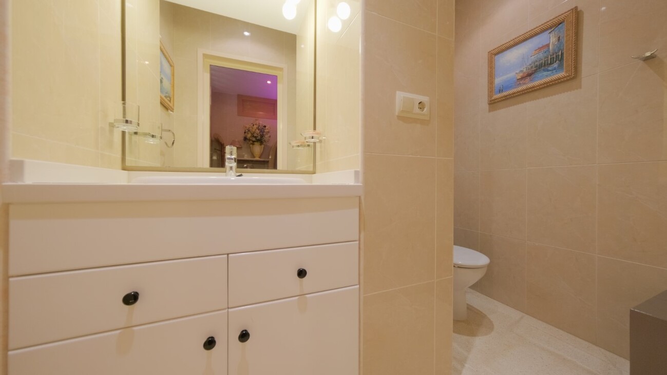 Bathroom in villa for sale in Callosa D'en Sarria