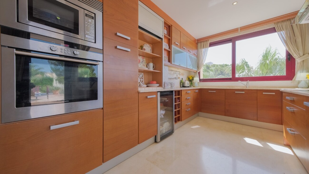 Bedroom in villa for sale in Callosa D'en Sarria
