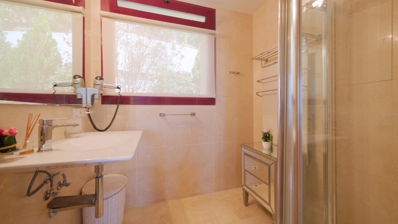 Bathroom in villa for sale in Callosa D'en Sarria