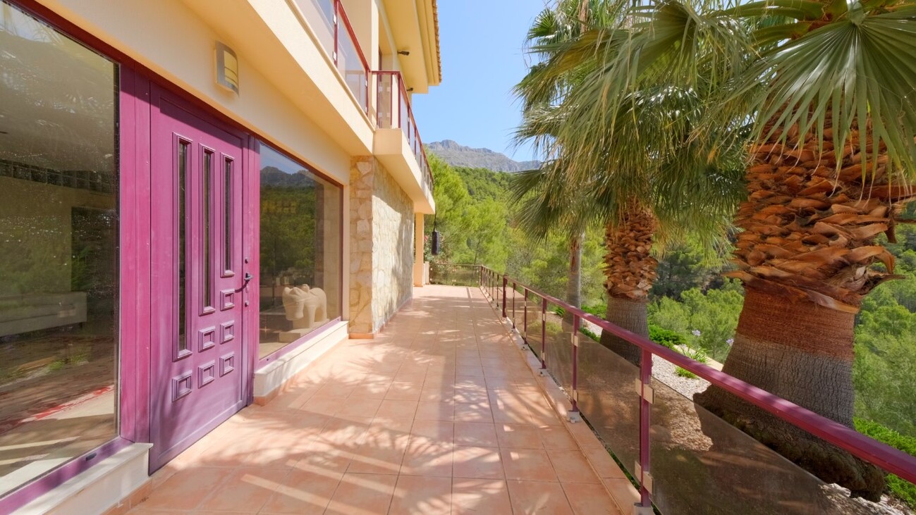 Pool area in villa for sale in Callosa D'en Sarria