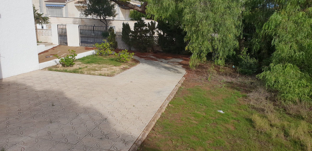 Garden in villa for sale in La Zenia