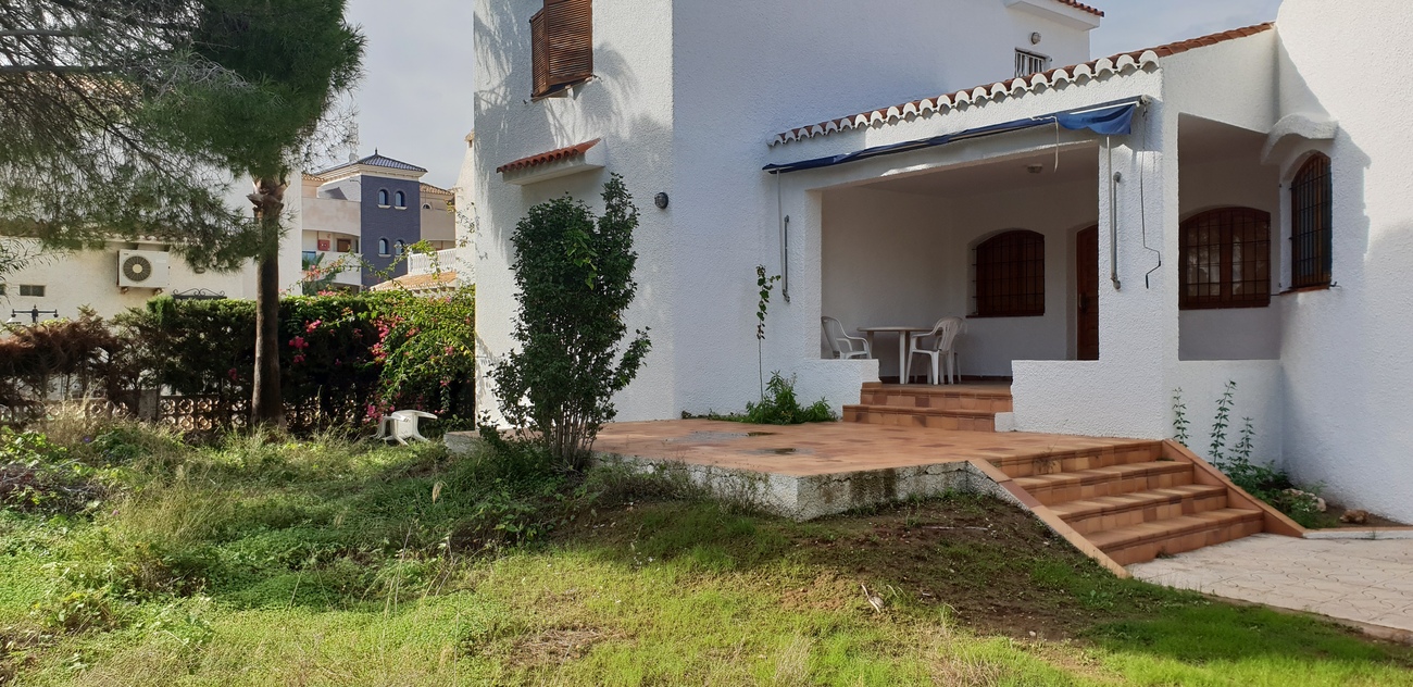 Dining area in villa for sale in La Zenia