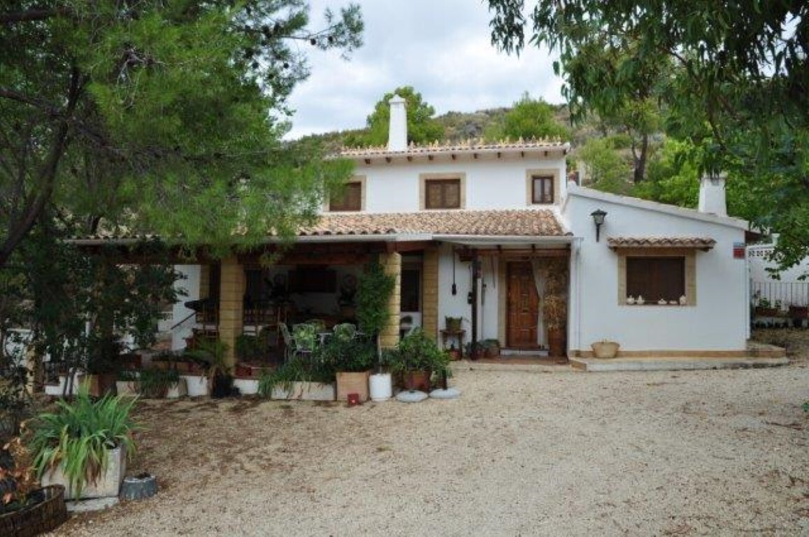 Garden in finca for sale in Torremanzanas