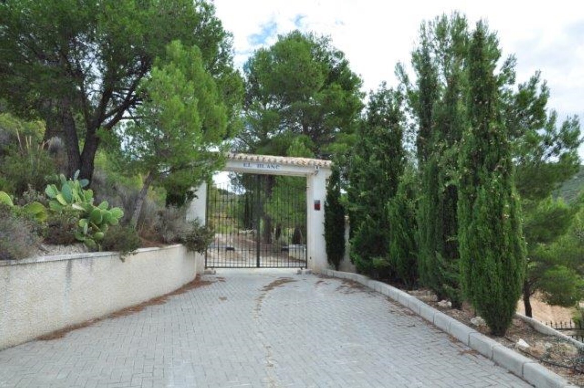 Dining area in finca for sale in Torremanzanas