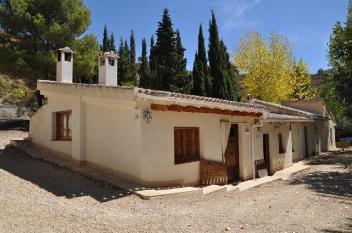 Bedrooms: 5, Bathrooms: 3, Finca in Torremanzanas, Alicante, Spain