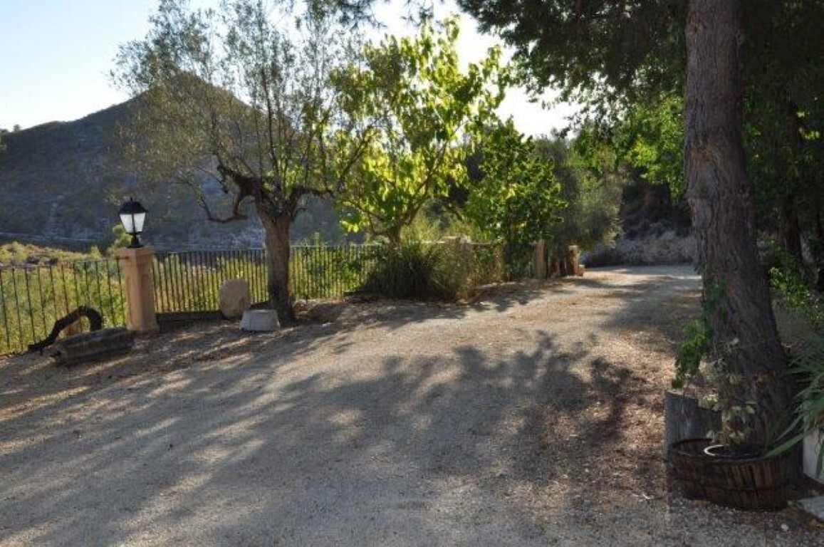 Terrace in finca for sale in Torremanzanas