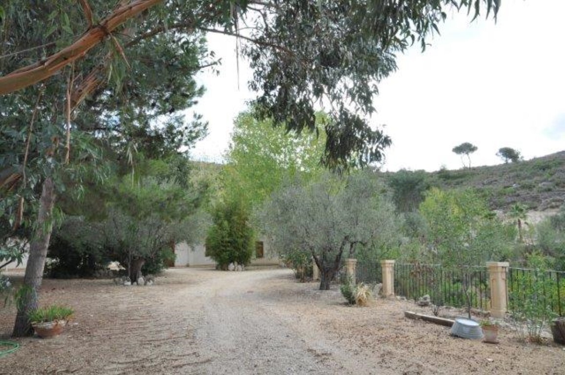 Dining area in finca for sale in Torremanzanas