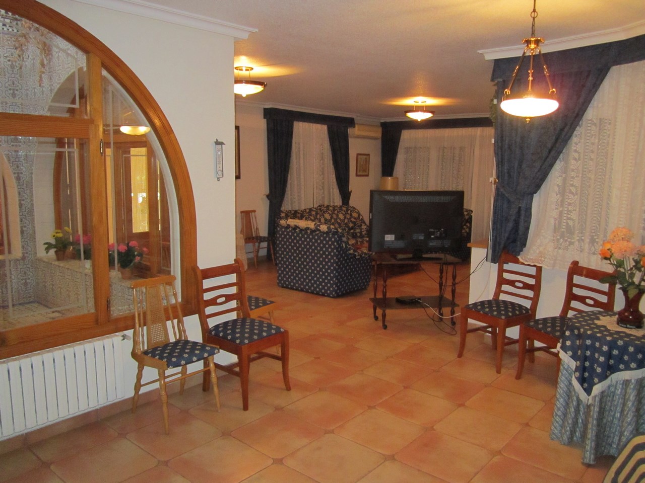 Living room in villa for sale in Yecla