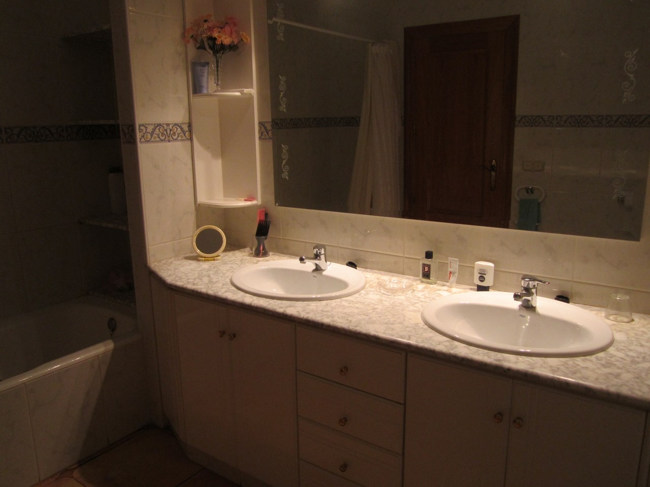 Bathroom in villa for sale in Yecla