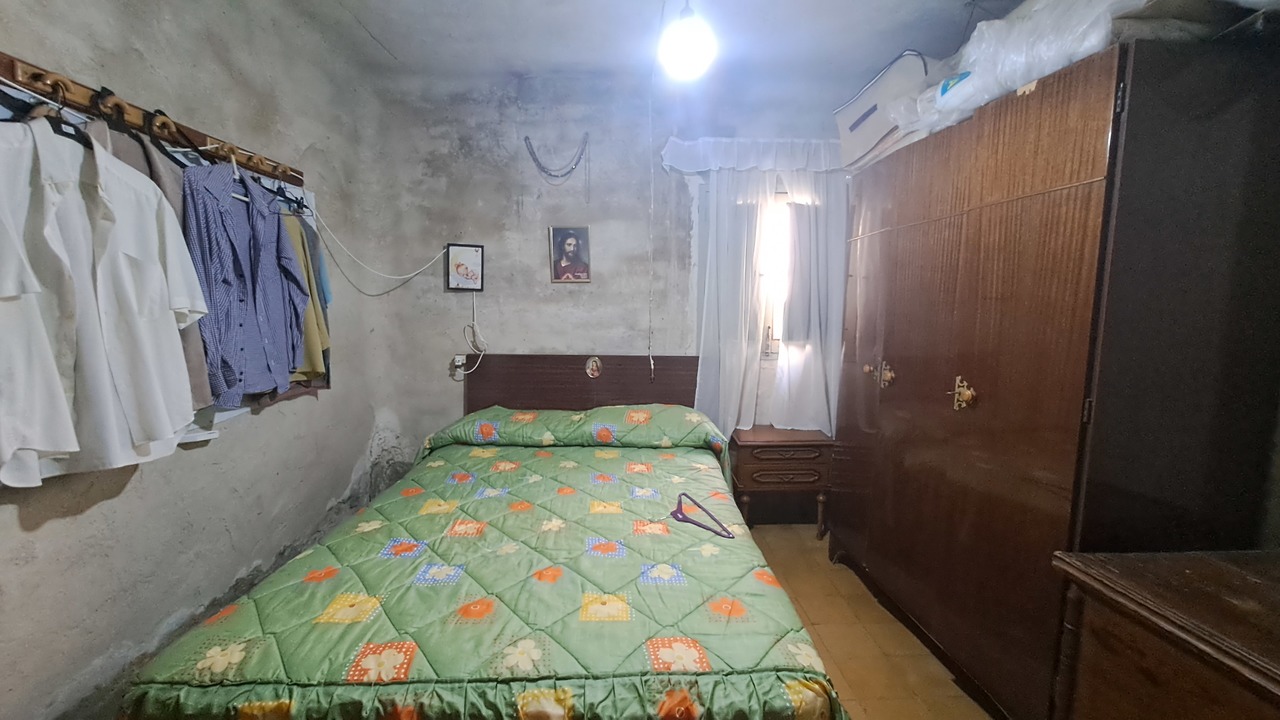 Bedroom in villa for sale in Los Montesinos
