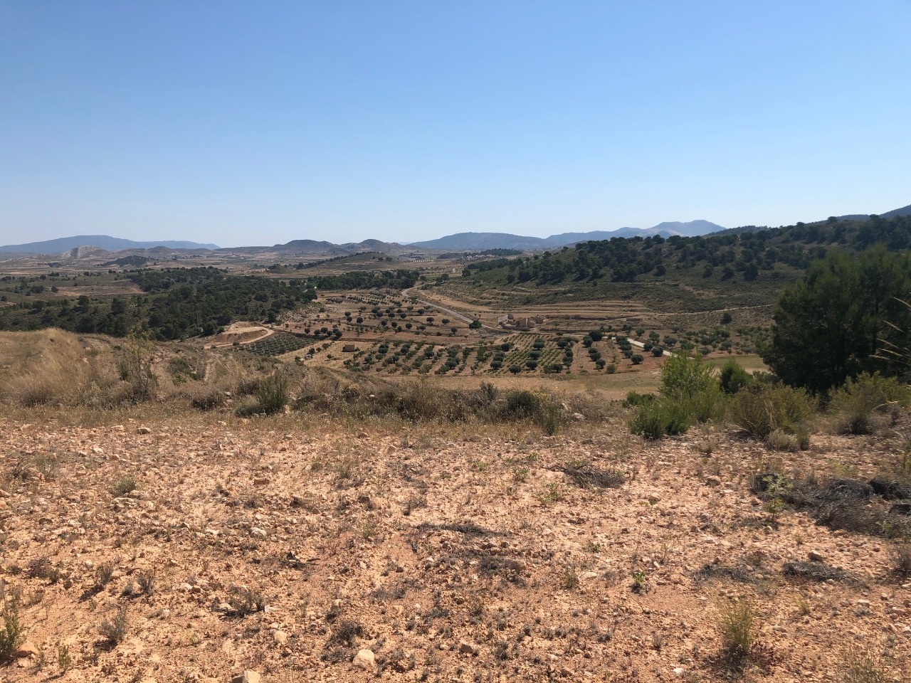 This exceptional plot of land lies in an area untouched by mining activities, providing panoramic 36